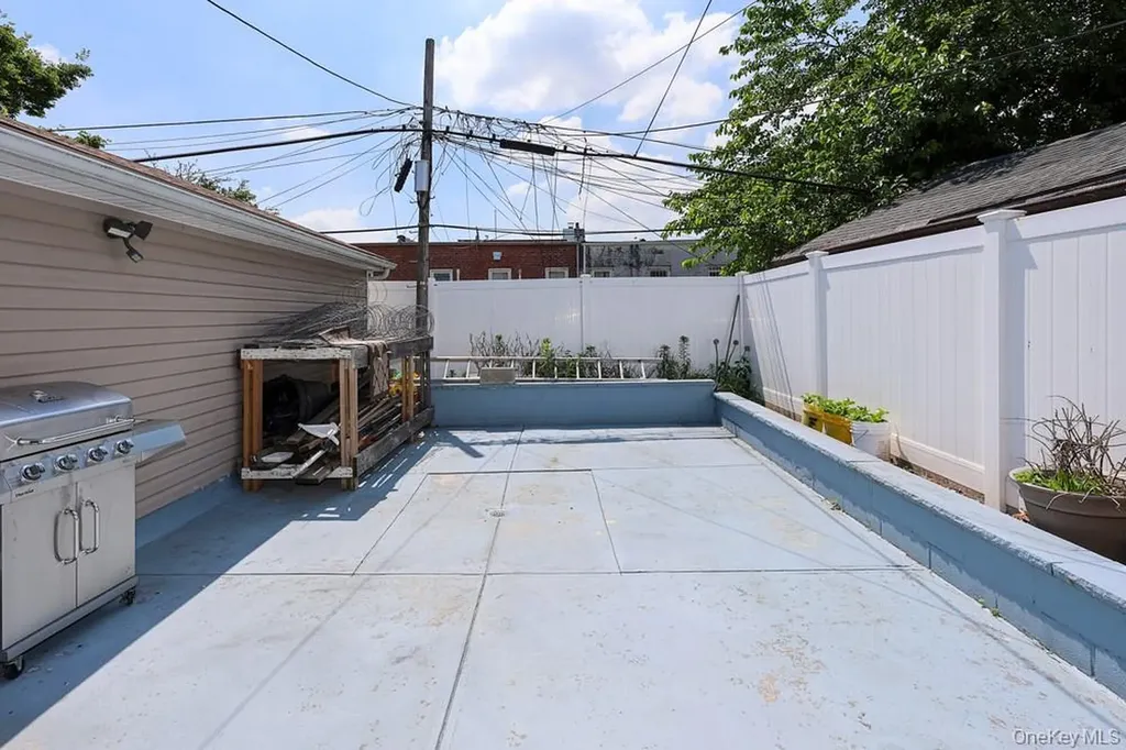 18348 Camden Avenue Saint Albans NY 11412