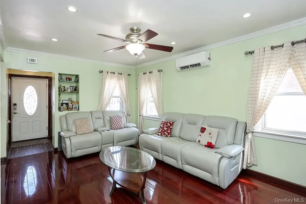 18348 Camden Avenue Saint Albans NY 11412