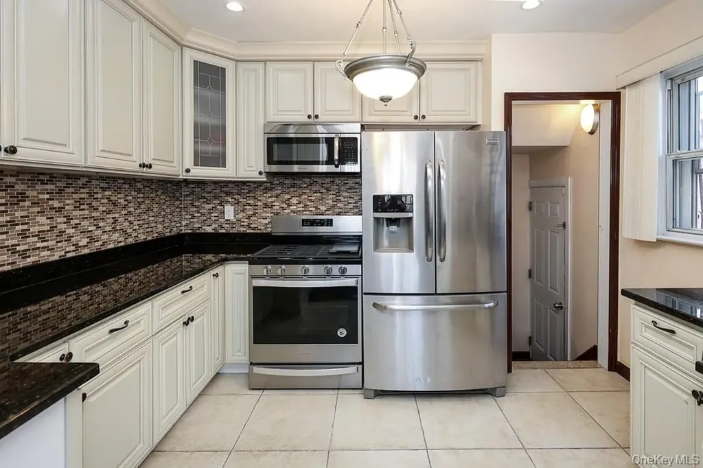 18348 Camden Avenue Saint Albans NY 11412