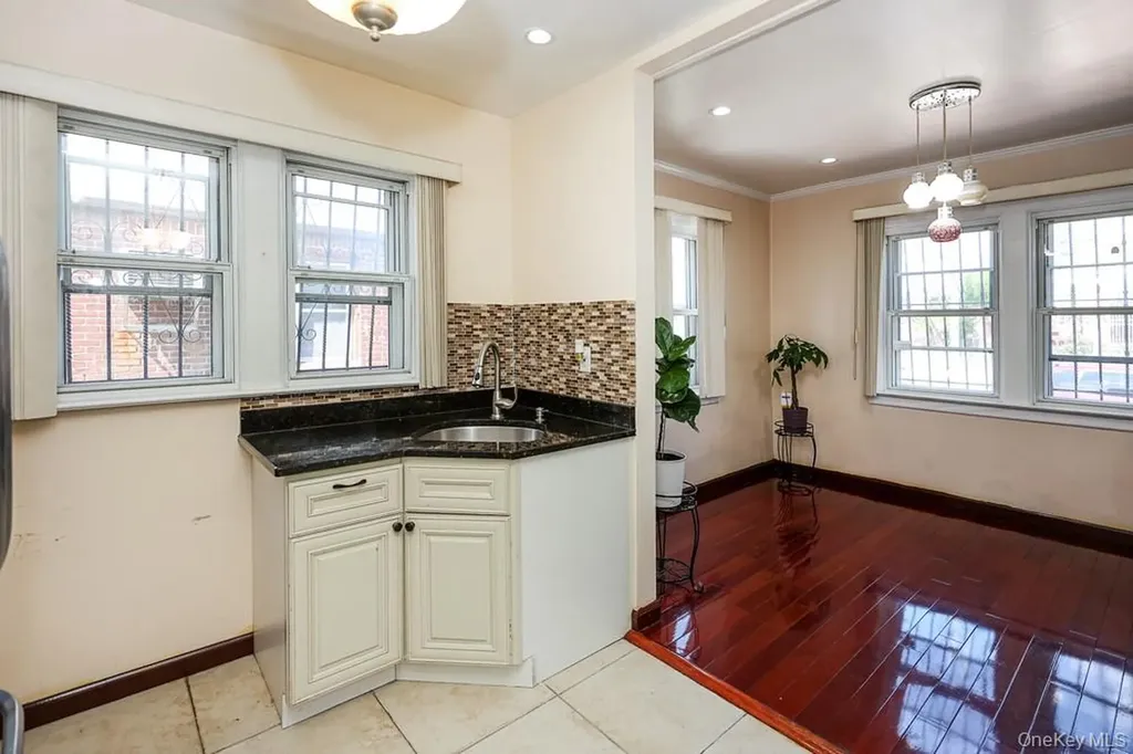 18348 Camden Avenue Saint Albans NY 11412