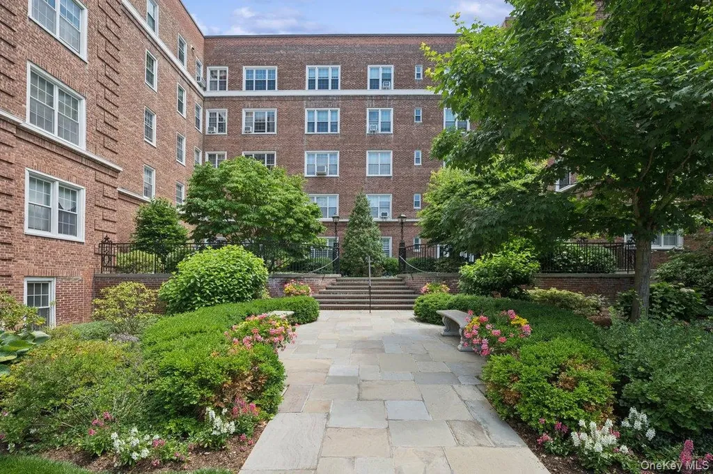 7 Midland Gardens Bronxville NY 10708