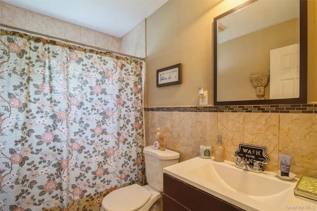 45 Abbot Lane Hicksville NY 11801
