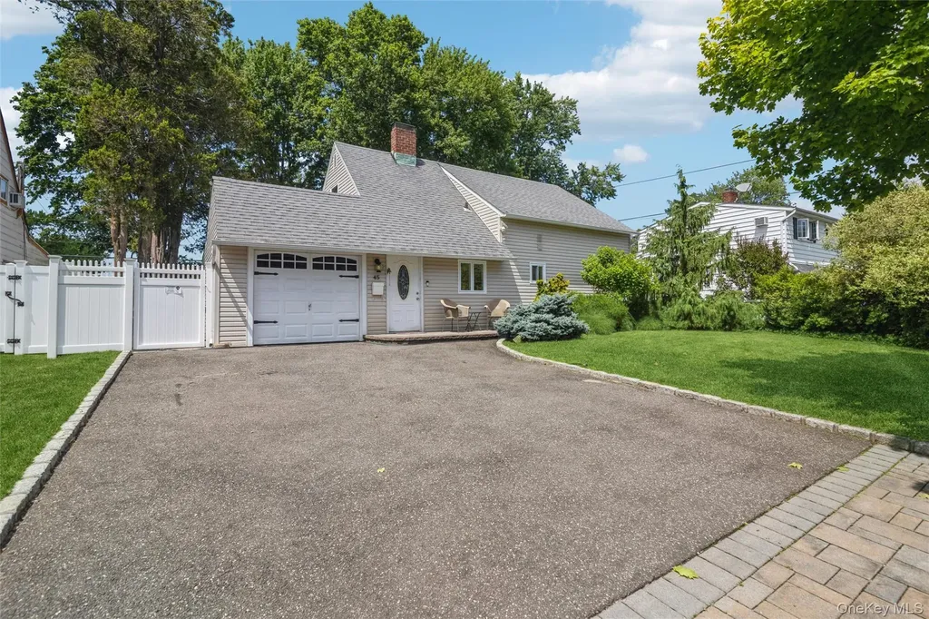 45 Abbot Lane Hicksville NY 11801