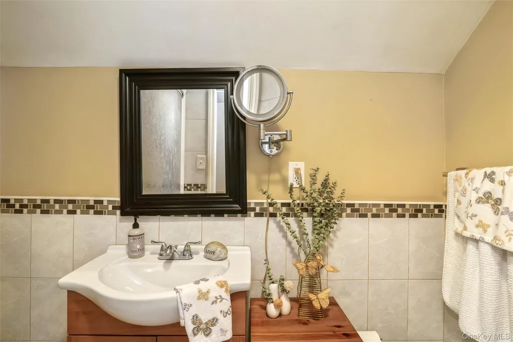 45 Abbot Lane Hicksville NY 11801