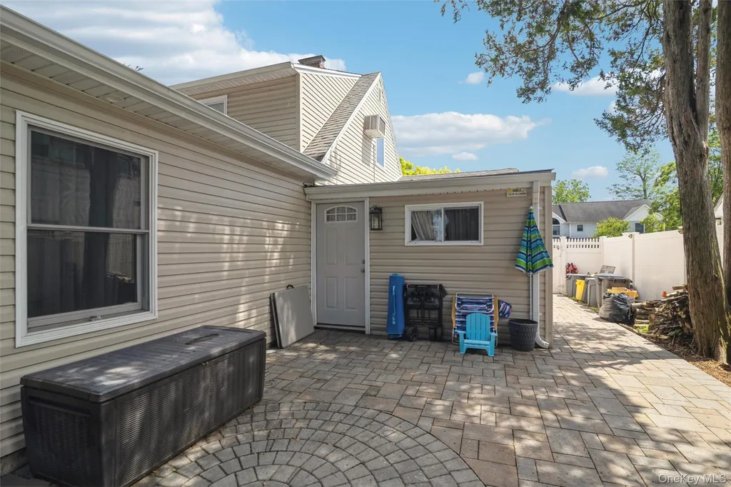 45 Abbot Lane Hicksville NY 11801