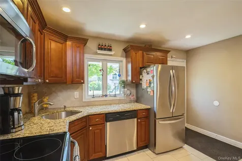 45 Abbot Lane Hicksville NY 11801