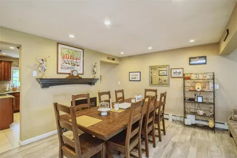 45 Abbot Lane Hicksville NY 11801