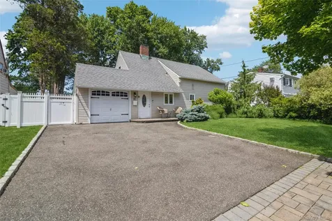 45 Abbot Lane Hicksville NY 11801