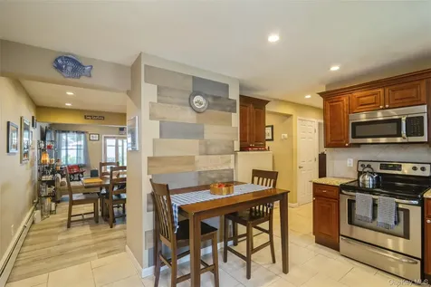 45 Abbot Lane Hicksville NY 11801