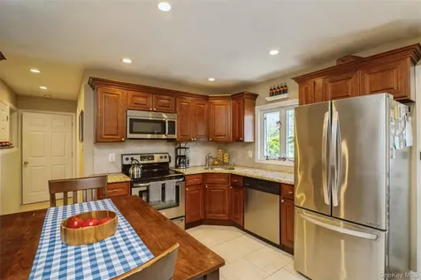 45 Abbot Lane Hicksville NY 11801