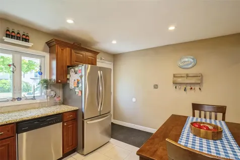 45 Abbot Lane Hicksville NY 11801