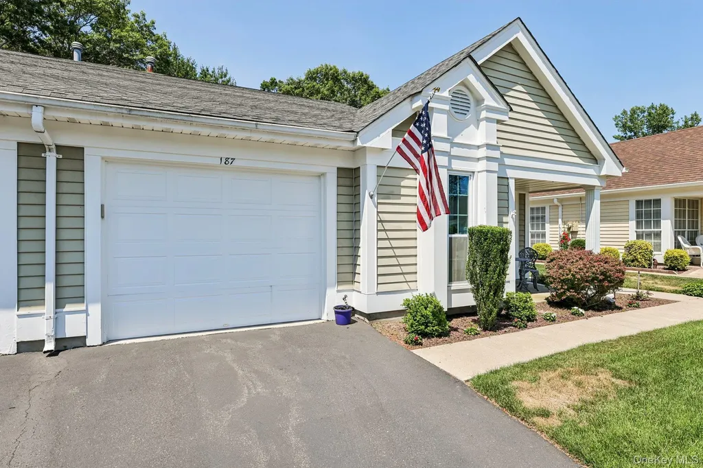 187 Glen Drive Ridge NY 11961