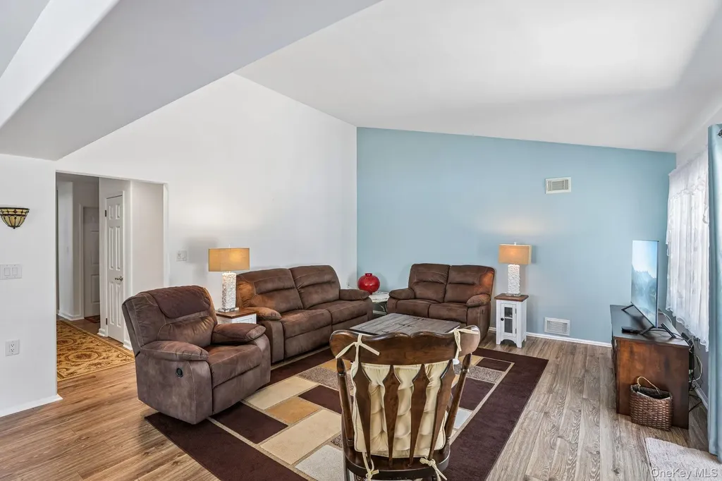 187 Glen Drive Ridge NY 11961