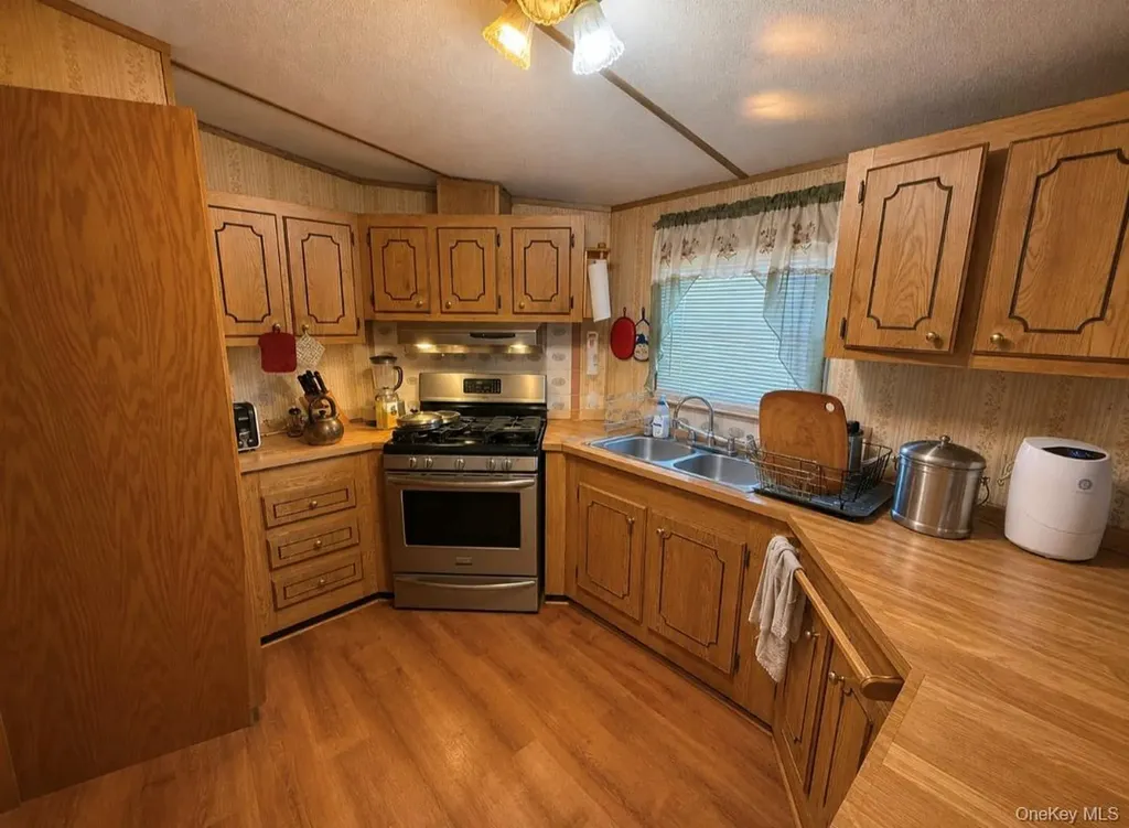 18 Square Hill Road New Windsor NY 12553