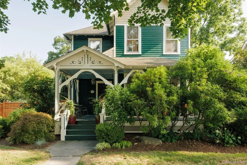 62 Livingston Street Rhinebeck NY 12572