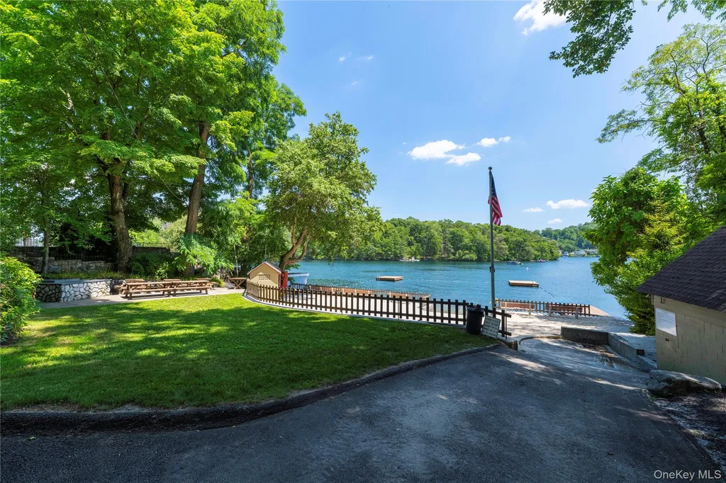 71 W Lake Boulevard Mahopac NY 10541