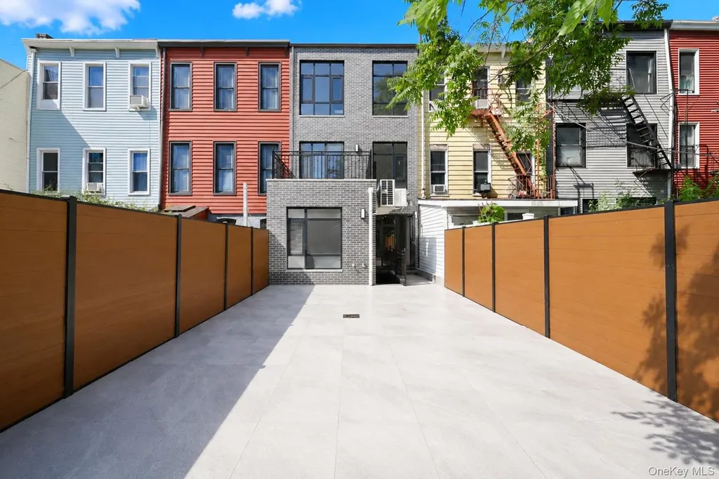 25 Goodwin Place Brooklyn NY 11221
