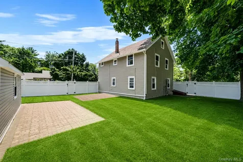 22 Locust Avenue Glen Head NY 11545