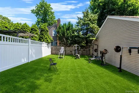 22 Locust Avenue Glen Head NY 11545