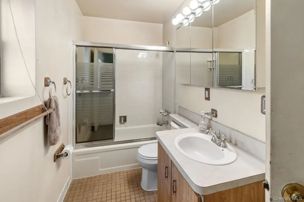 528 Lake Court Middle Island NY 11953