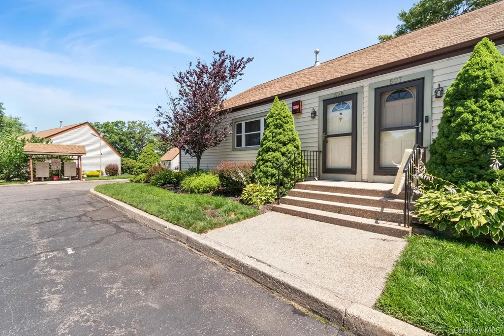528 Lake Court Middle Island NY 11953