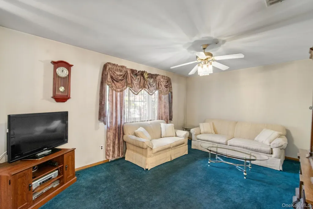 528 Lake Court Middle Island NY 11953