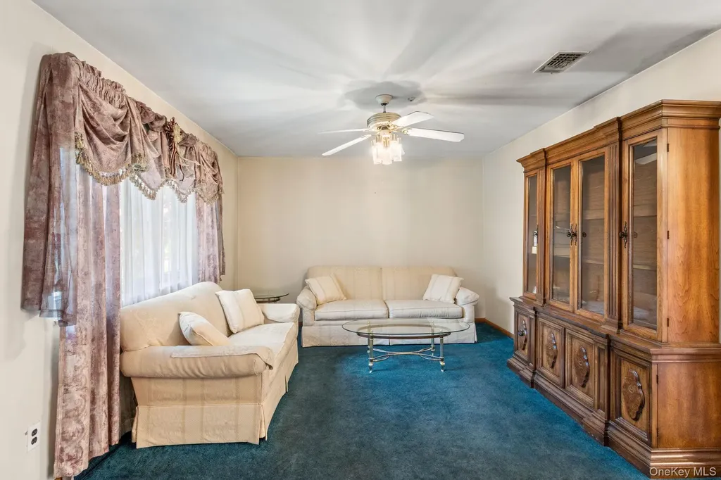 528 Lake Court Middle Island NY 11953