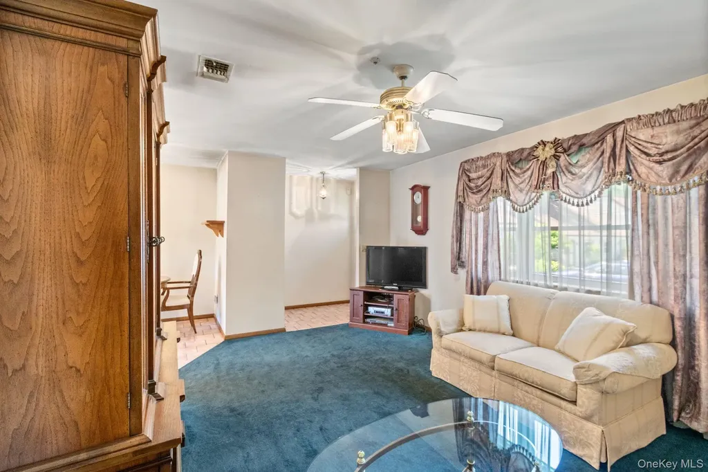 528 Lake Court Middle Island NY 11953
