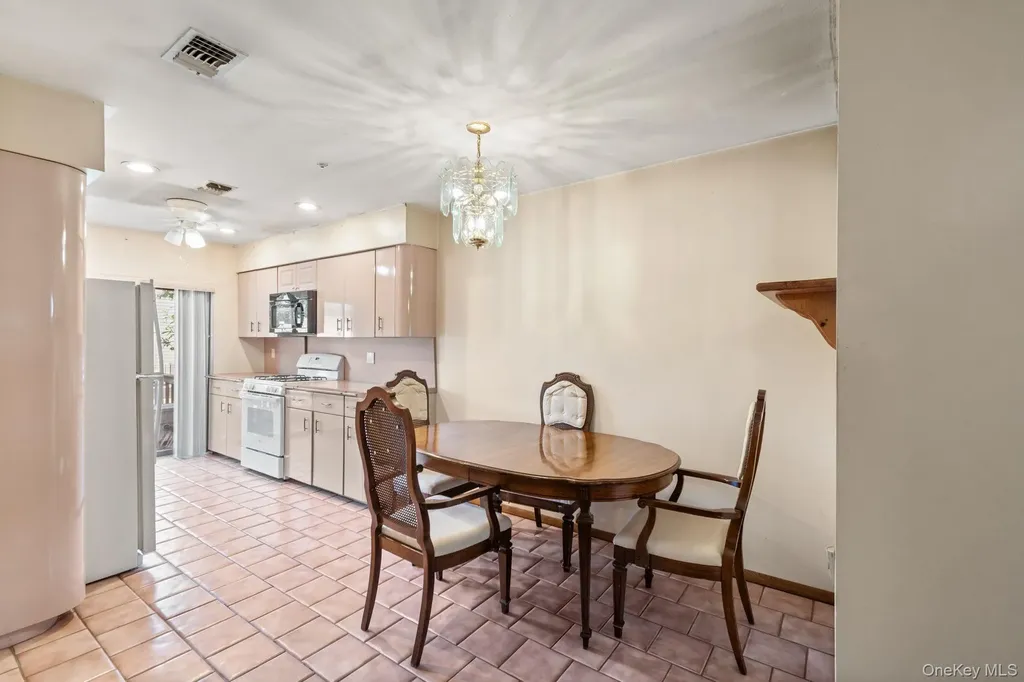 528 Lake Court Middle Island NY 11953