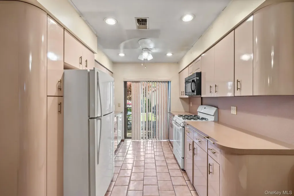 528 Lake Court Middle Island NY 11953