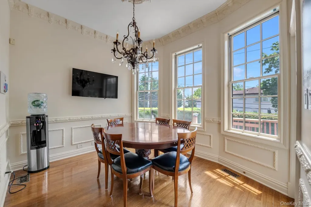 760 Hillcrest Place North Woodmere NY 11581