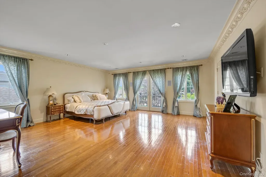 760 Hillcrest Place North Woodmere NY 11581