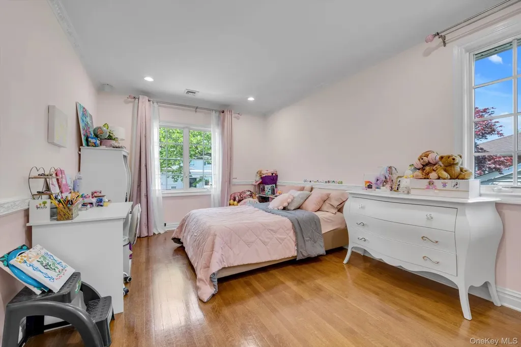 760 Hillcrest Place North Woodmere NY 11581