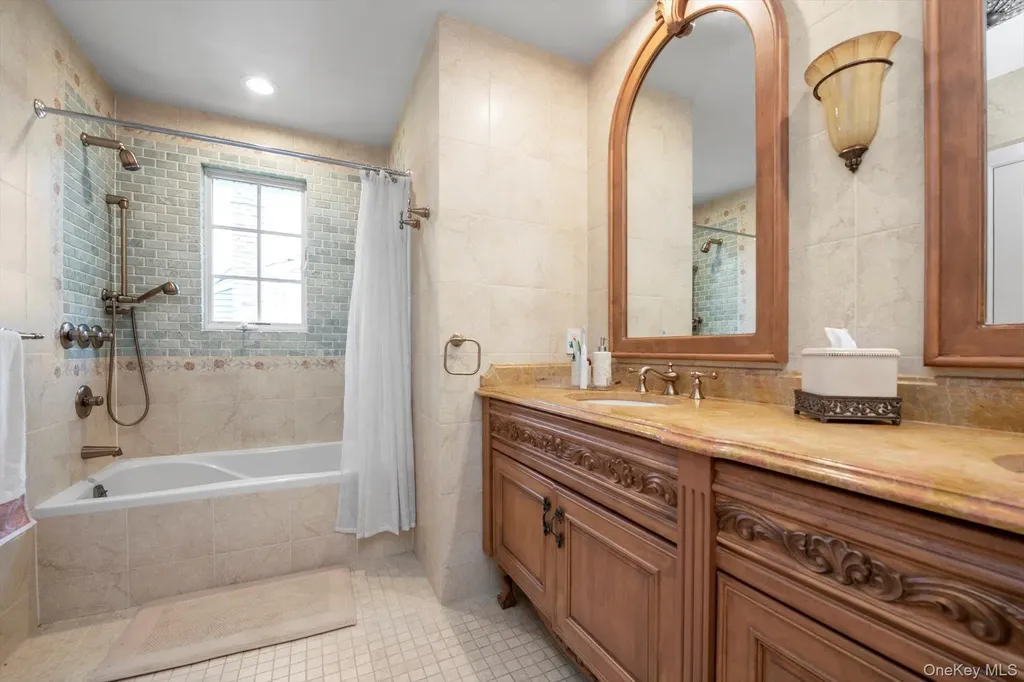 760 Hillcrest Place North Woodmere NY 11581
