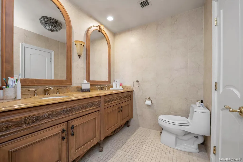 760 Hillcrest Place North Woodmere NY 11581