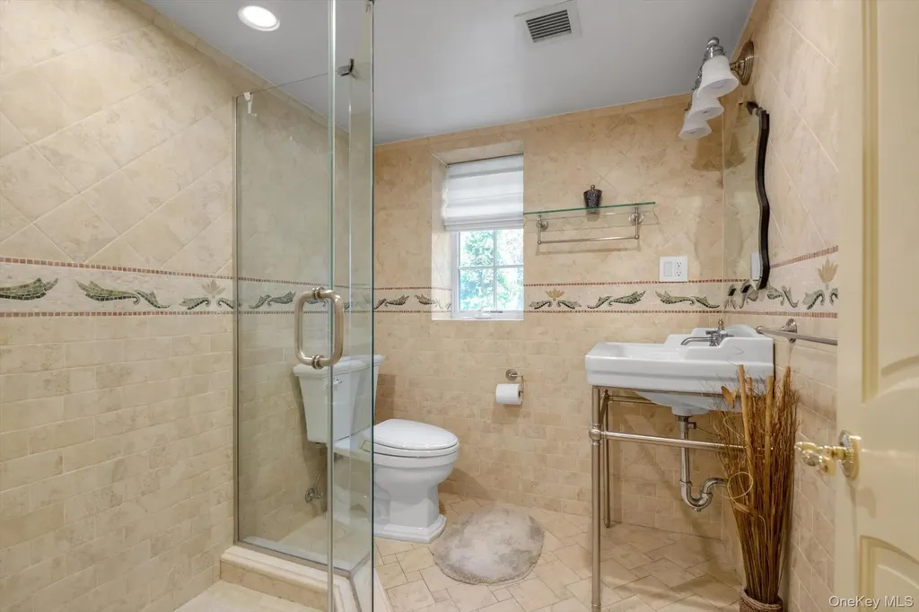 760 Hillcrest Place North Woodmere NY 11581