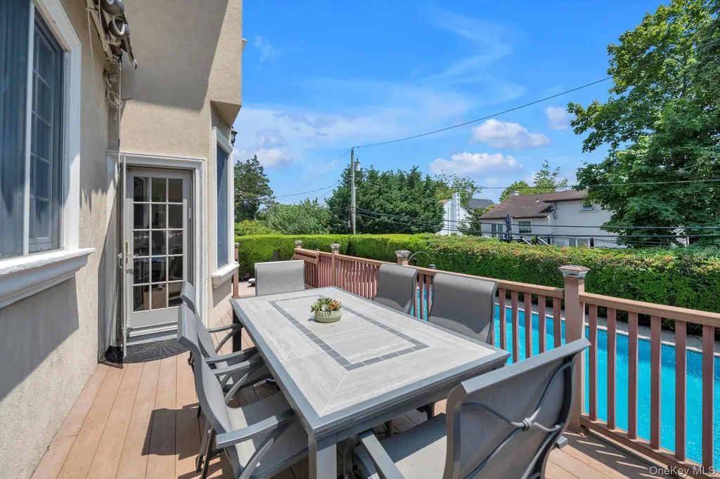 760 Hillcrest Place North Woodmere NY 11581