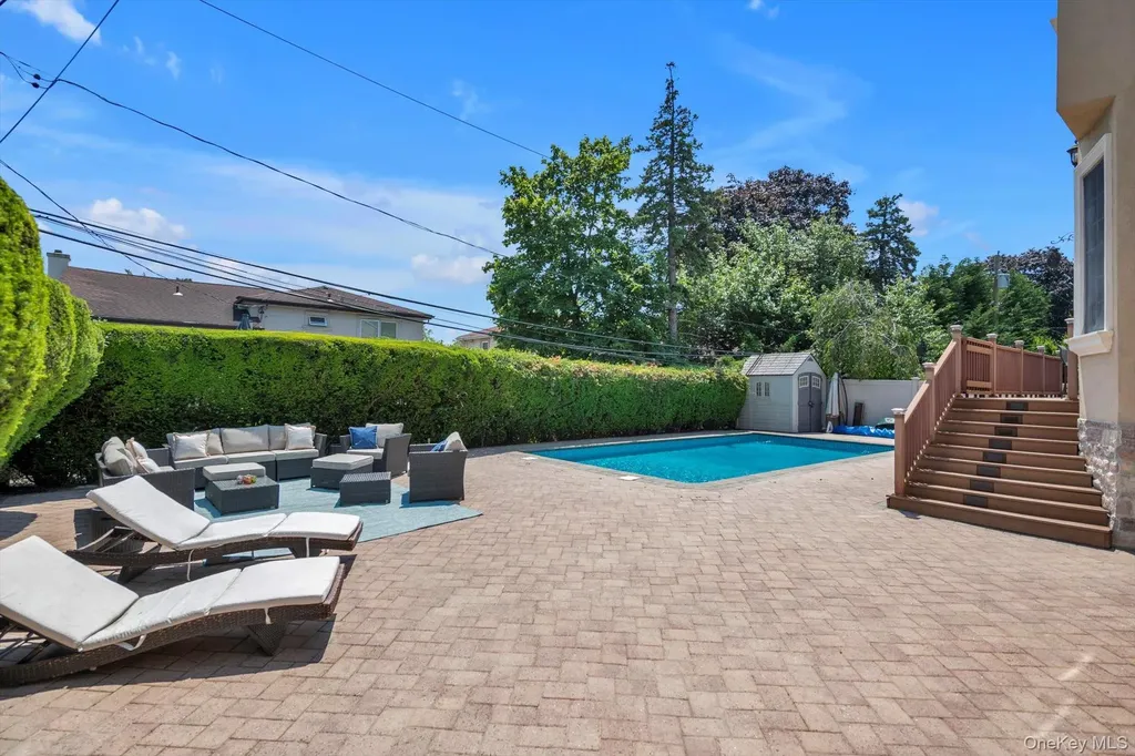 760 Hillcrest Place North Woodmere NY 11581