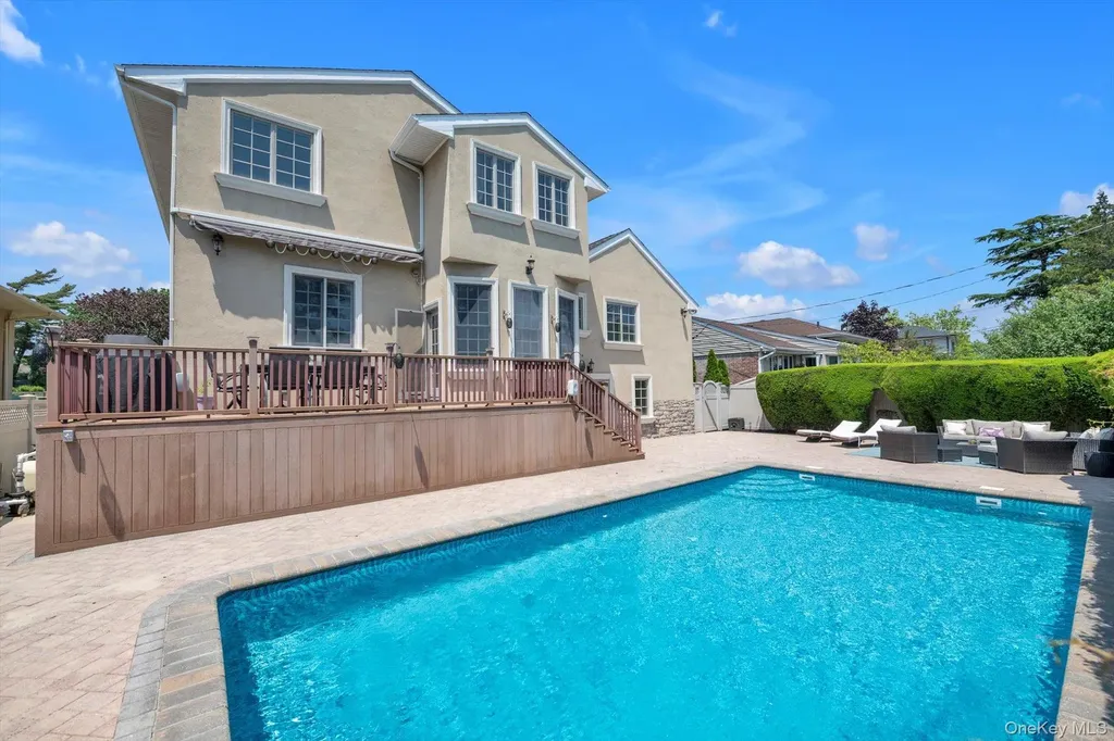 760 Hillcrest Place North Woodmere NY 11581