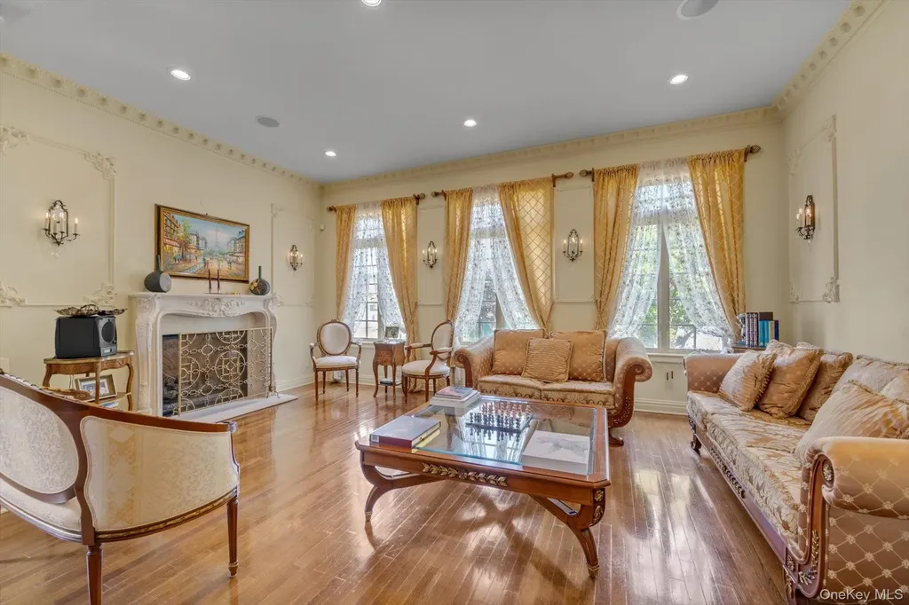 760 Hillcrest Place North Woodmere NY 11581