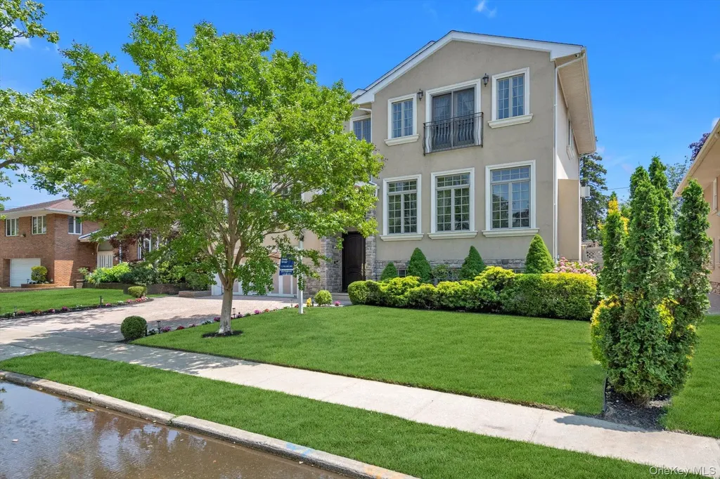 760 Hillcrest Place North Woodmere NY 11581