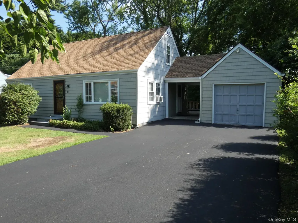 28 Hilltop Drive New Windsor NY 12553