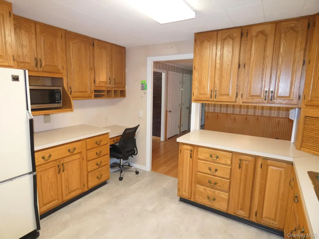 28 Hilltop Drive New Windsor NY 12553