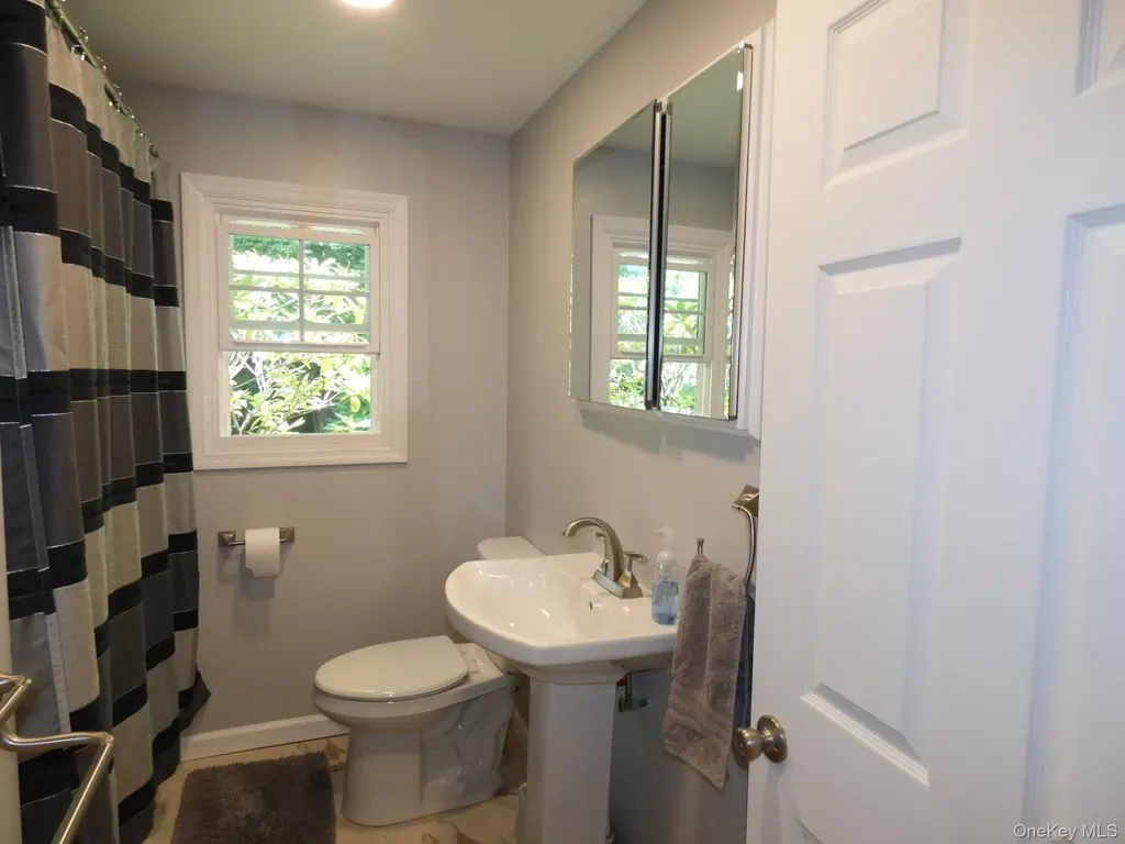 28 Hilltop Drive New Windsor NY 12553