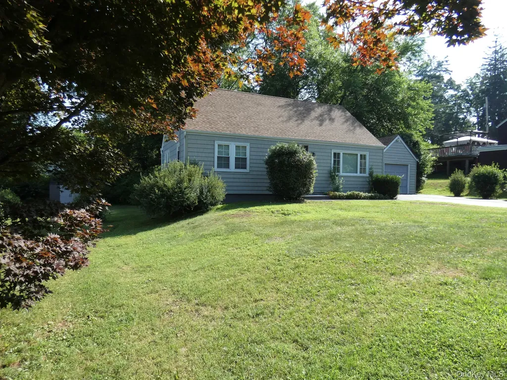 28 Hilltop Drive New Windsor NY 12553