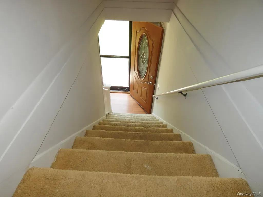 28 Hilltop Drive New Windsor NY 12553