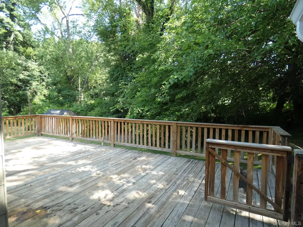 28 Hilltop Drive New Windsor NY 12553