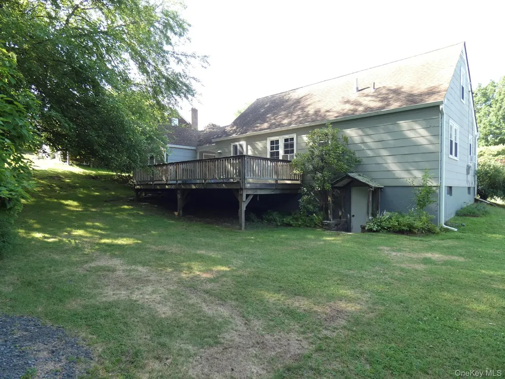 28 Hilltop Drive New Windsor NY 12553