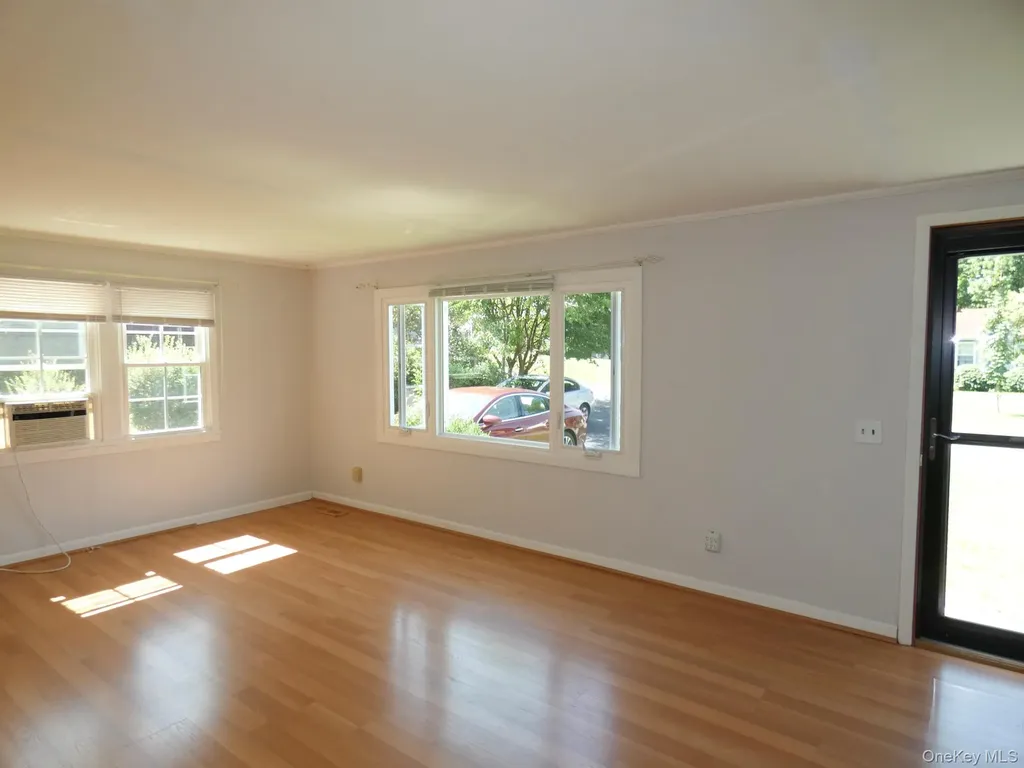 28 Hilltop Drive New Windsor NY 12553