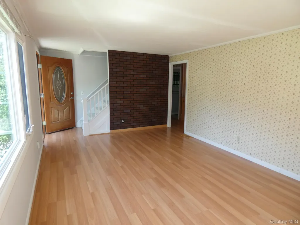 28 Hilltop Drive New Windsor NY 12553